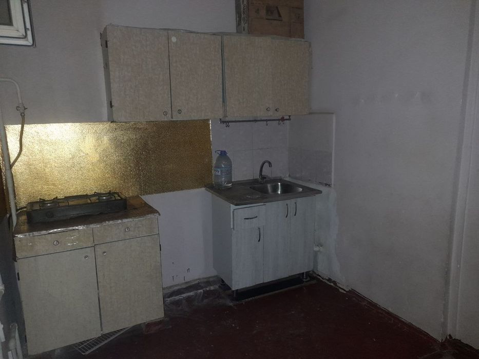 Sergeli 322-maktabni oldida 1 xonali  uy kvarteraga beriladi