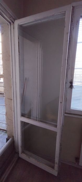 Подарявам дървена дограма от панелен блок