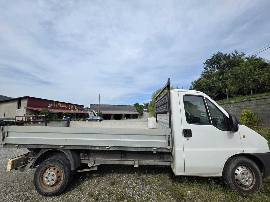 Autoutilitara FIAT DUCATO / motor 2.8 diesel / 3.5 tone / benă platou deschis / se conduce cu permis categoria B