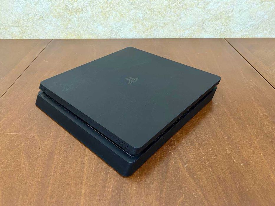 PlayStation 4 Slim 1ТБ + 3 игры