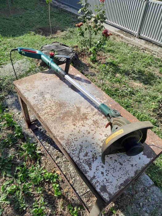 Продавам електрическа косачка и тример общо за 120 лв.