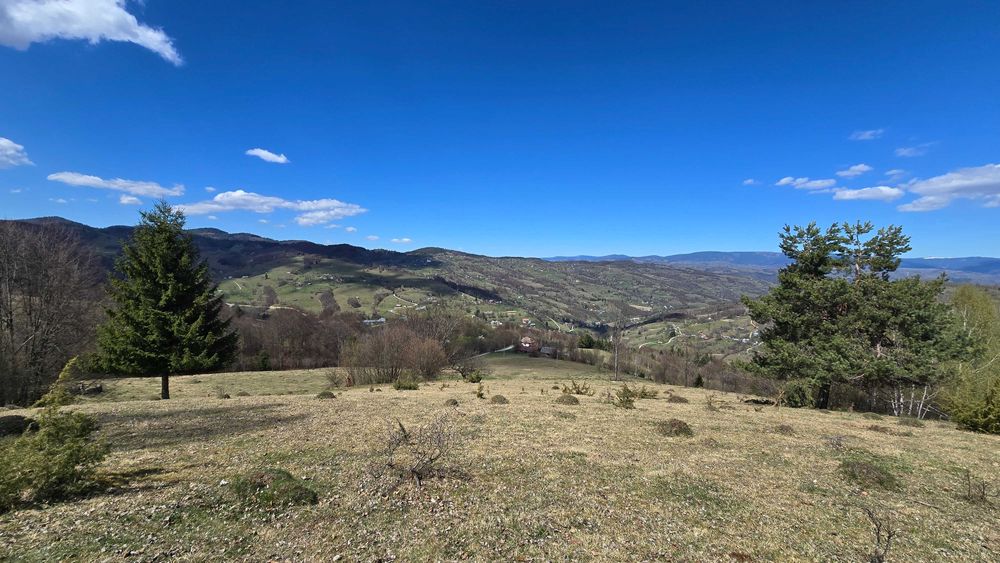 Teren la munte intravilan cu casa batraneasca sub pretul zonei, in Apuseni la granita judetelor Alba, Hunedoara, Bihor
