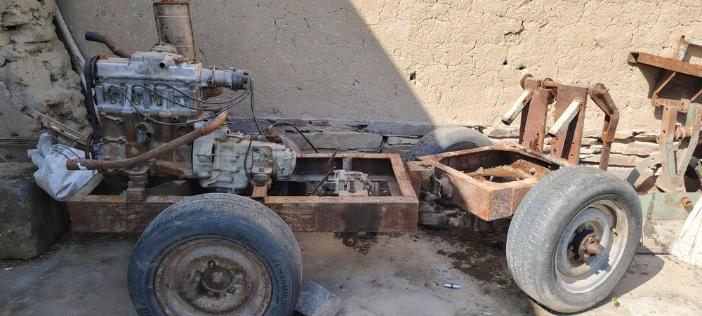 Mini traktor sotiladi. Alohida matori ham sotiladi
