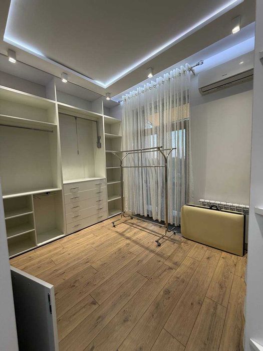 Стадион Бунедкор, 300м2, дюплекс 5 комнат