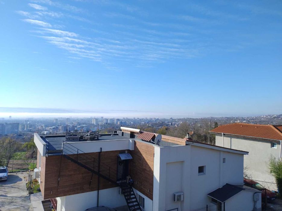 Триетажна къща 318 м² с три спални и двоен гараж