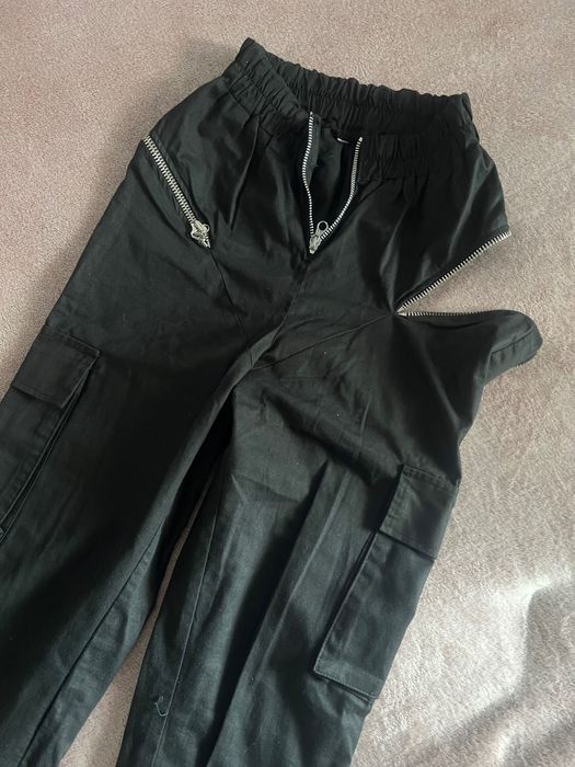 Pantaloni tip cargo cu fermoare