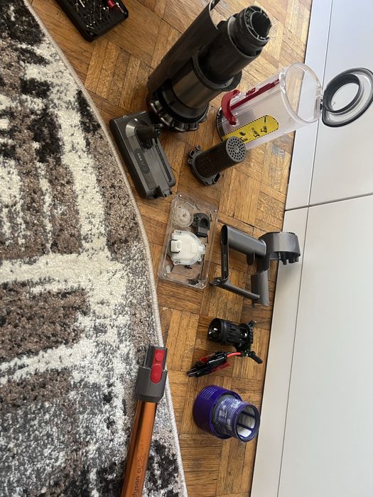 Aspirator Dyson V10 defect