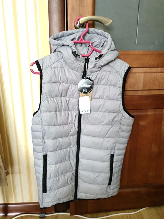 Продам безрукавку р. S