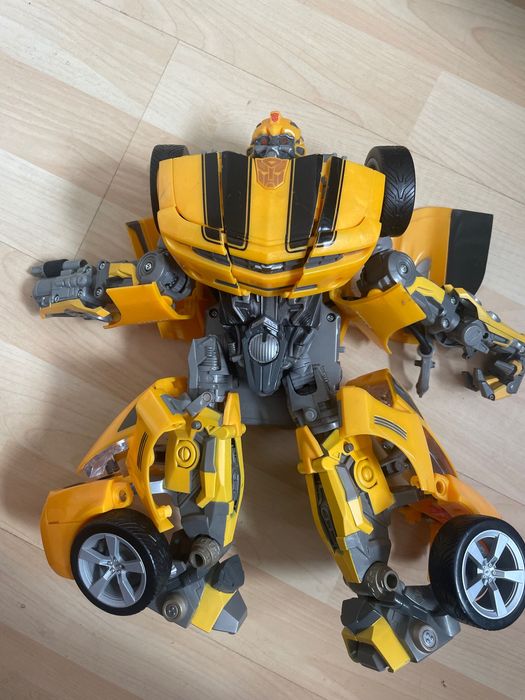 Transformers ultimate Bumblebee 32 cm