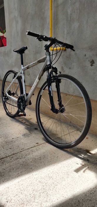Bicicleta de oras Scott cu roti de 28 inch cadrul de aluminiu