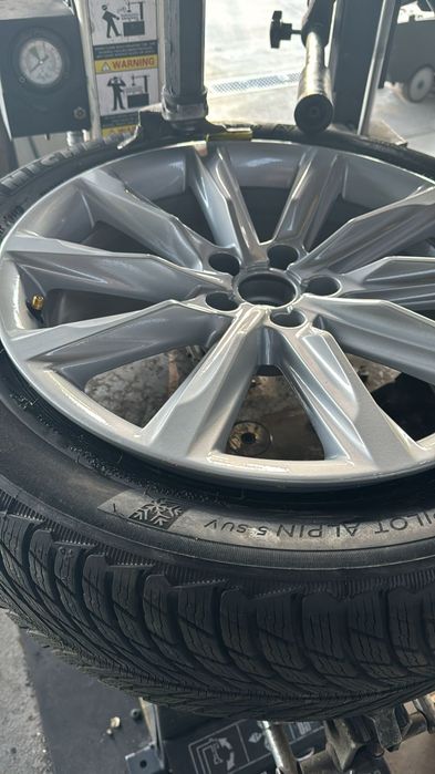 Vând jante originale Audi  cu anvelope de iarnă.