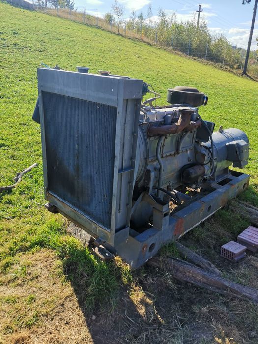 Vând generator 380V