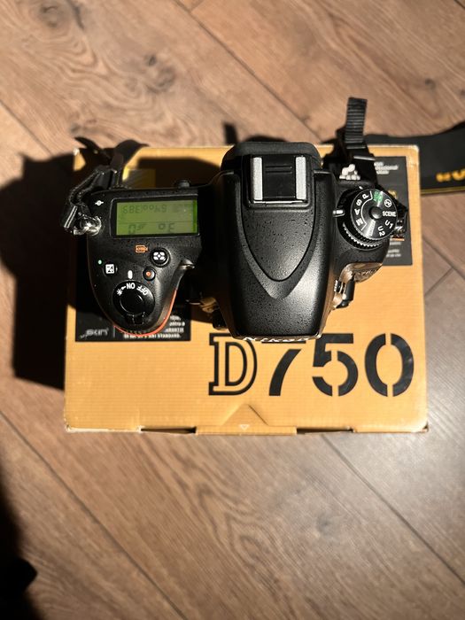 Nikon D750 FX Full Frame | doar 32.000 cadre | impecabil + CADOU