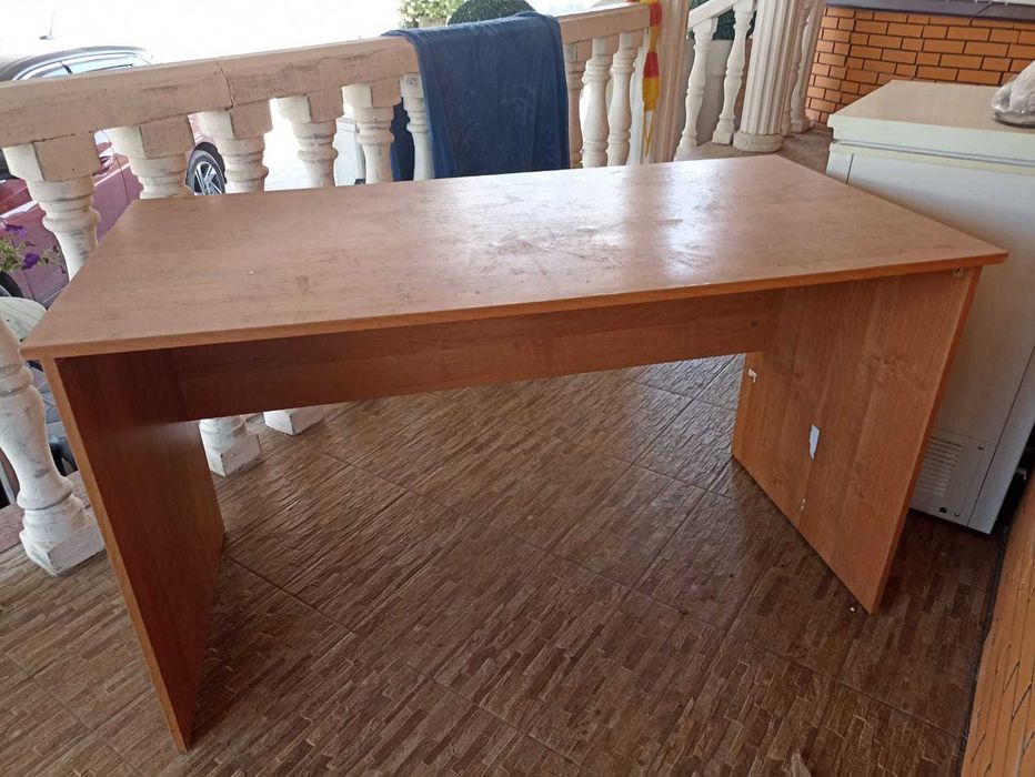 компьютерный стол в отличном состоянии