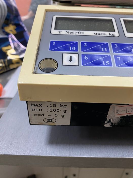 Електронна везна за хранителен магазин