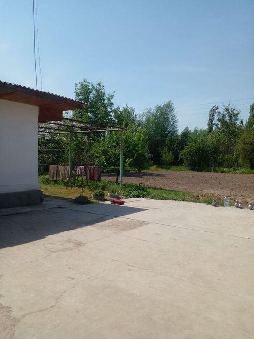 Uy sotiladi.Toshkent viloyatida