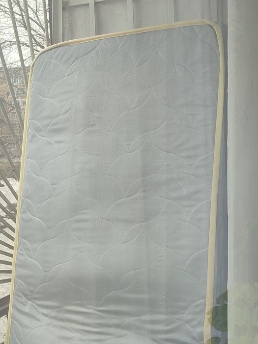 Продам мастрас, простой на пружине!