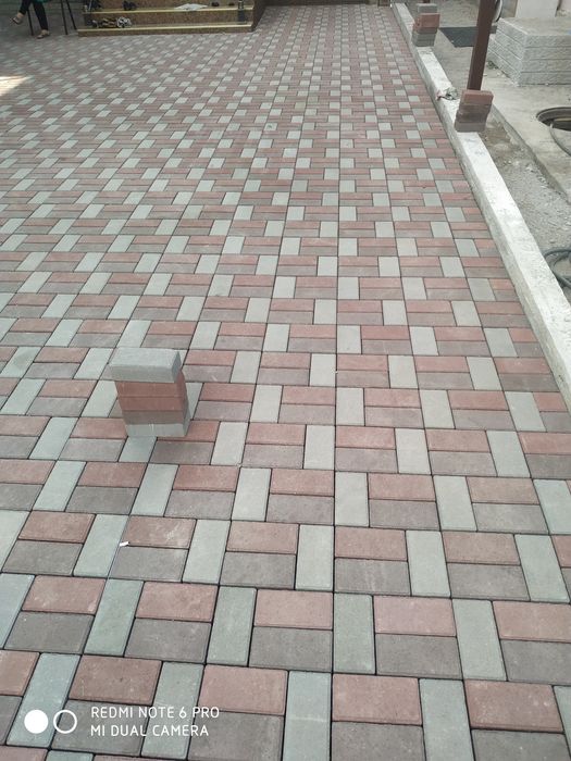 Укладка брусчатки, тротуарной плитки,брусчатка