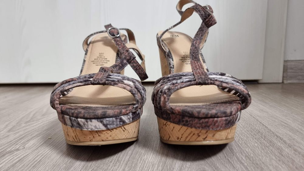 Sandale cu platforma H&M