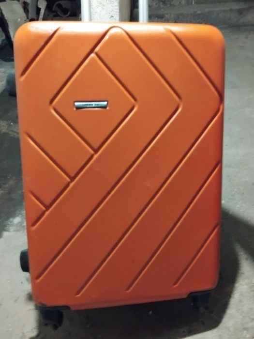 Куфари и сакове от 30 до 40 лв различни модели