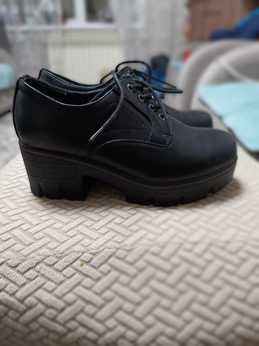 Продам полуботинки