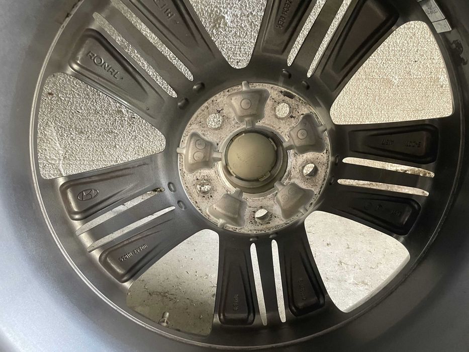 Оригинални алуминиеви джанти Hyundai 5x114,3 18 6.5j ET51 67.1 mm, с TPMS датчици.