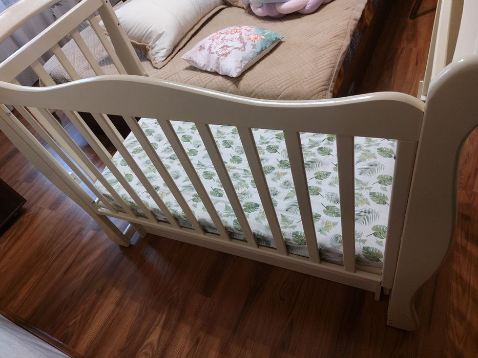 Манеж с ортопед. матрацем + 2 шт простыни