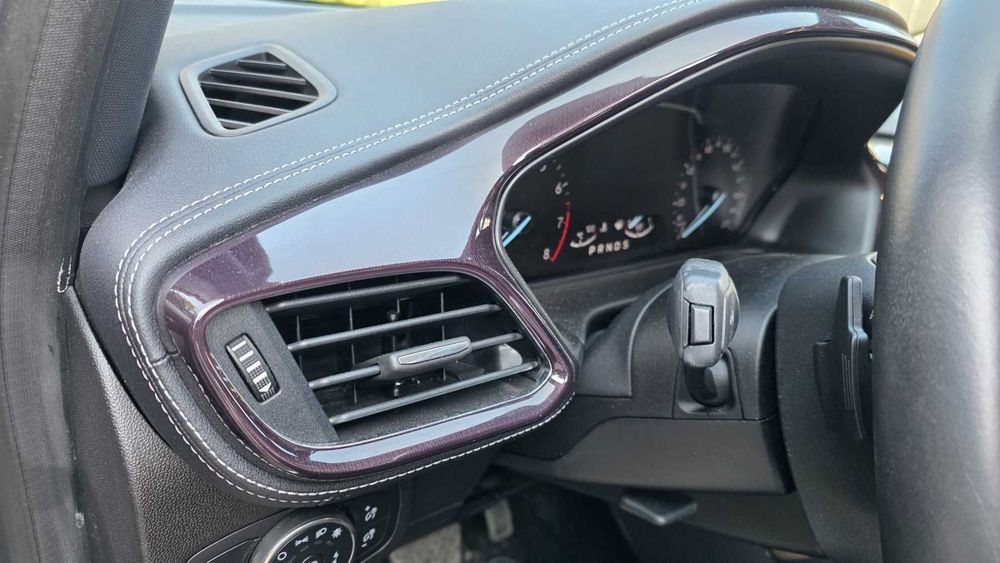 продавам Ford Fiesta vignale 2019 с удар цяла за части