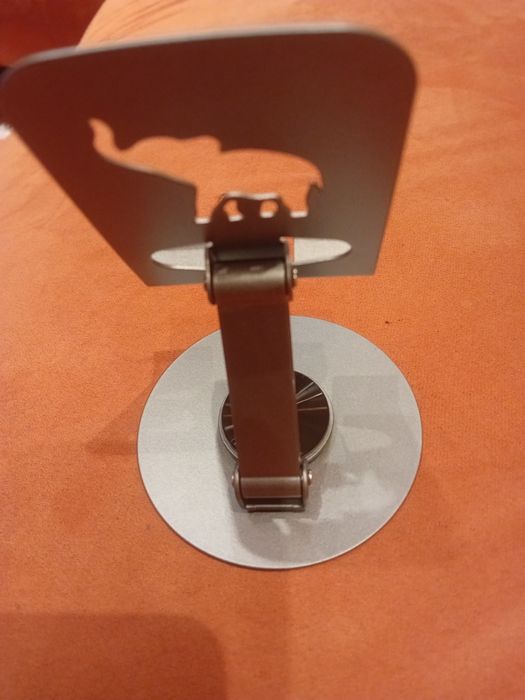 Продавам алуминиева стойка за мобилен телефон  въртящясе на 360 градус