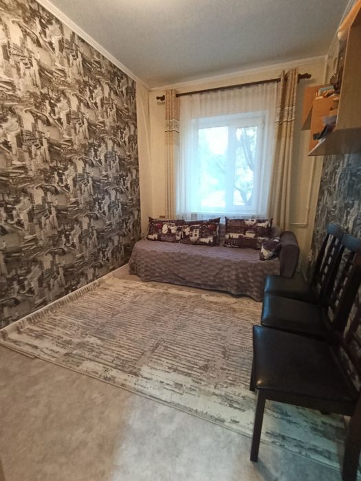 4комн кв, 4 эт , 7мкр,51 д, молоч кух