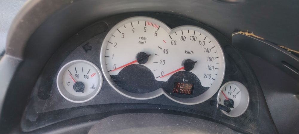 OPEL CORSA.       ,