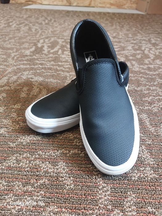 Vans piele perforata 40