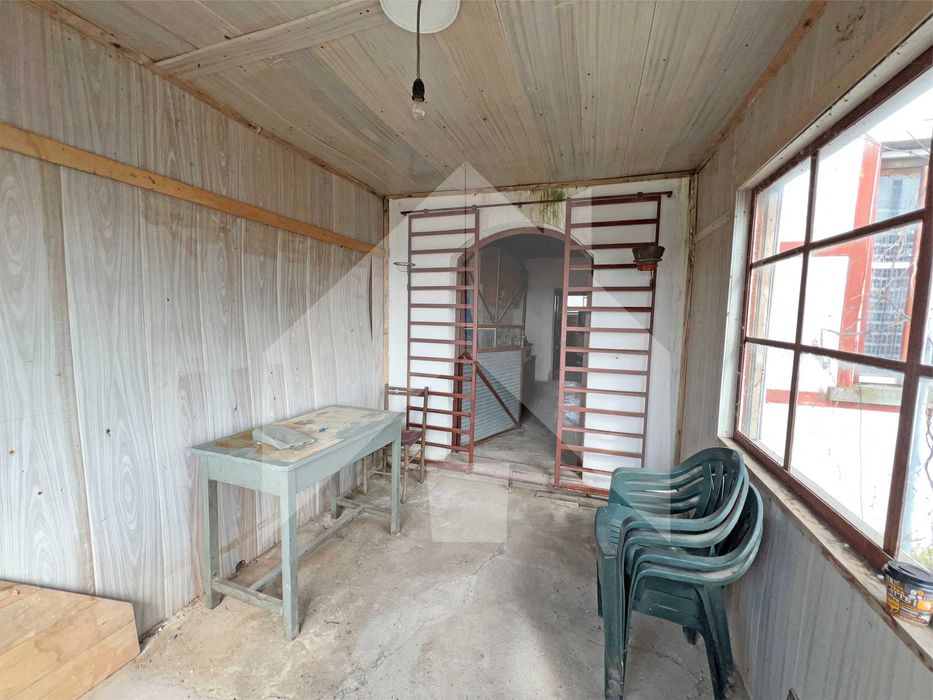 Продава БИЗНЕС имот СКЛАДОВЕ с ЖИЛИЩНА част в с. Стоян Михайловски