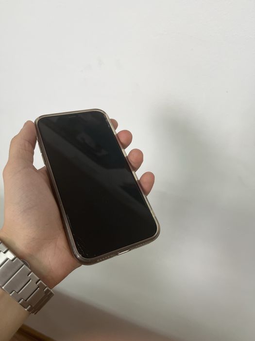 Продам iPhone 11