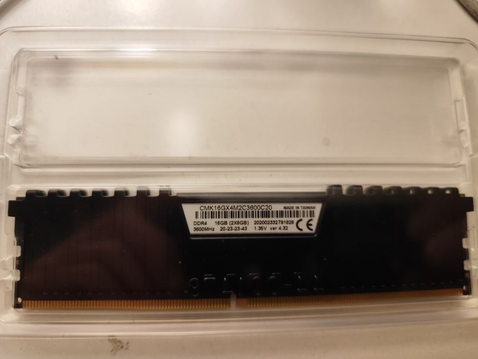 8 gb ddr4 3600 mhz Corsair Vengeance LPX