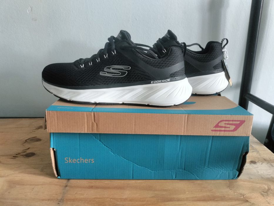 Продам обувь Skechers