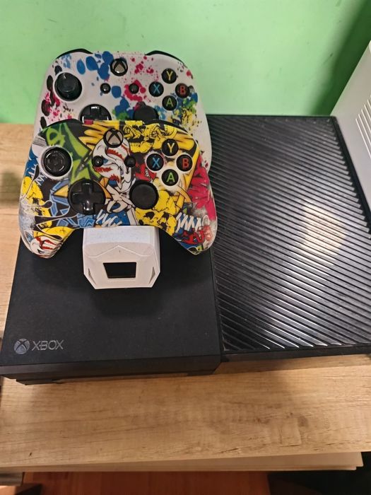 XBox One 500gb + dock + 2 controlere