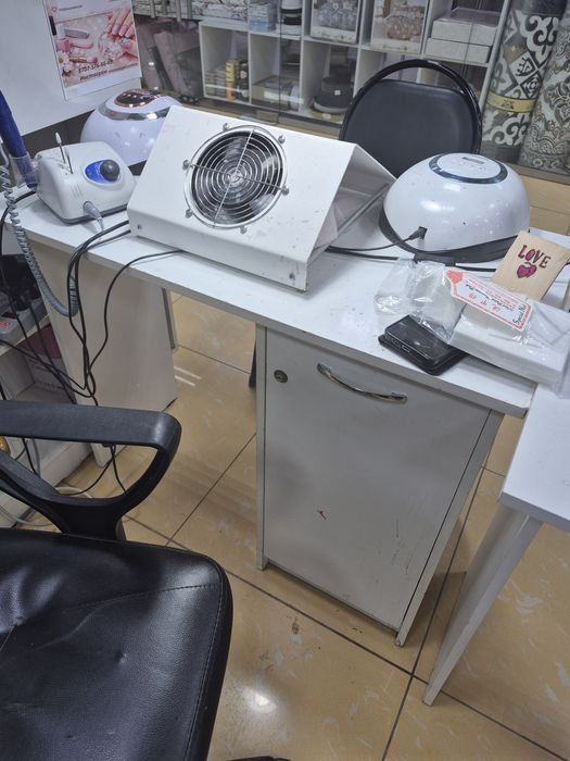 Продам столы маникюрные