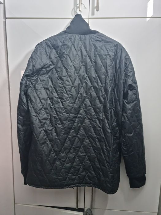 Vând Geaca Adidas aproape nouă