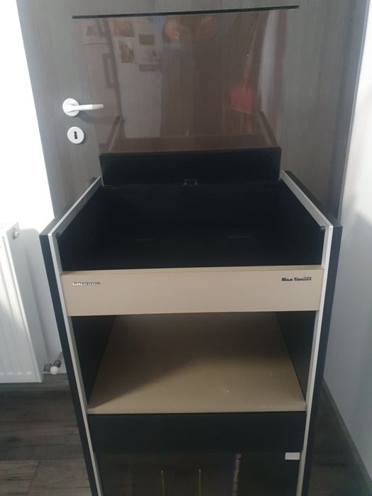 Vând rack Grundig