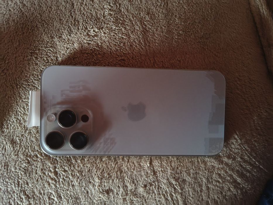 Vând iPhone 16 pro max și iPhone 15 pro