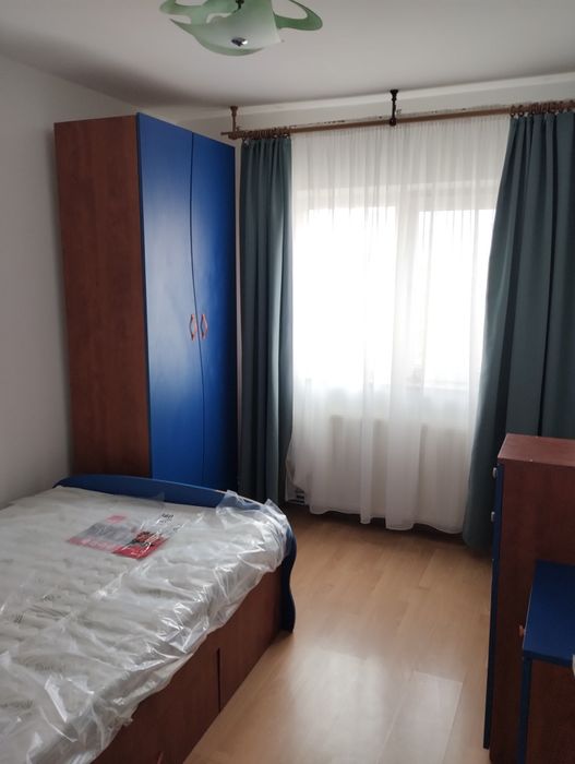 Închiriez apartament 3 camere