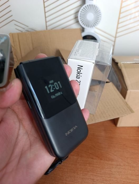 Nokia 2720 Flip раскладной телефон