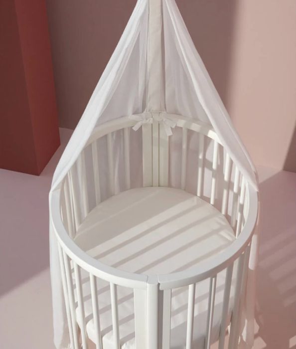 Stokke® Sleepi™ Мини е легло, което расте с детето от 0 до 6 месеца, а с допълнителните удължители се превръща в Stokke® Sleepi™