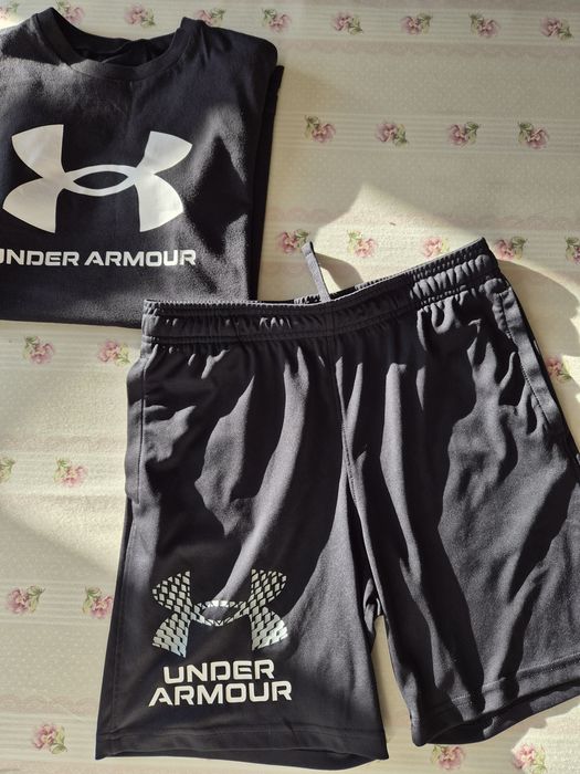 Продавам комплект Under armour момче
