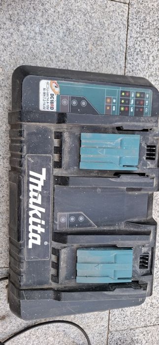 Incarcator makita dublu