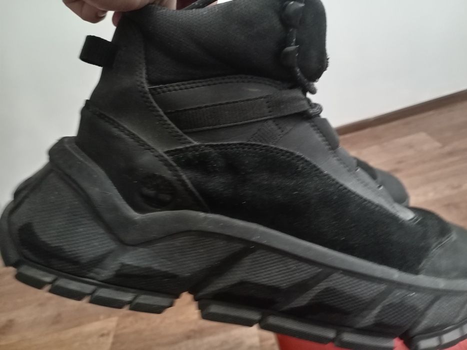 Кроссовки продаю