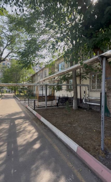 Бектемир тумани Водникда квартира Сотилади 60м2 1 этаж евро ремонт гиш