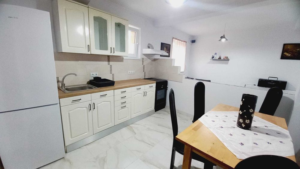 Persoana fizica inchiriez apartament la casa, zona centrala