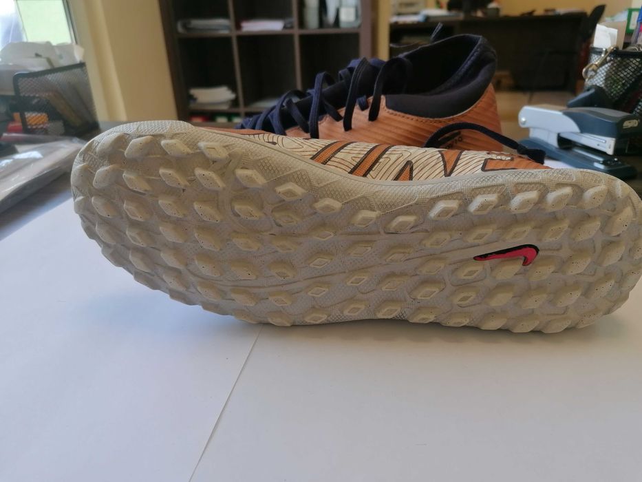 Футболни маратонки